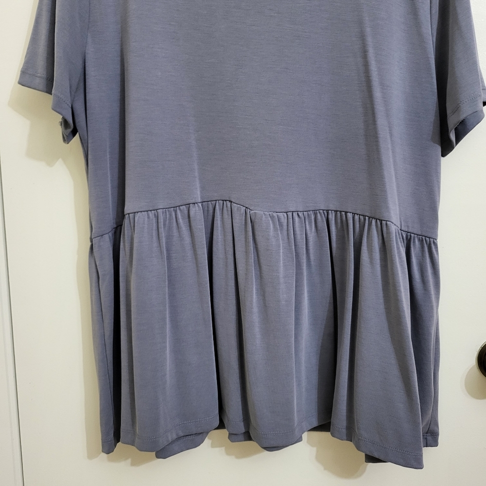 Women's Shortsleeve Tops - Picture 4 of 10